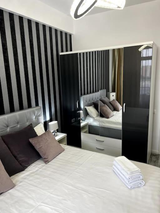 Romeo'S Beachfront Apartment By Loft, Hotel Opera And White Tower Mamaia Exterior foto